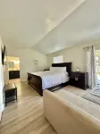 Entire home. Spacious. Basketball. Two Story. Backyard. Piano. 4 bedrooms. Các khách sạn gần Elyze Clifford Interpretive Center