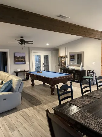 Tranquil Lake LBJ getaway! No boat traffic. Kayak, paddle board & fish in peace!