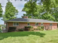 Rustic Hills Retreat...a scenic home on beautiful lake front property. Hotels in Branch County