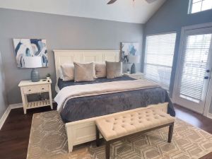 Amazing Modern and Relaxing Home with Pool and Hot Tub Heated!!