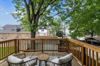 6Br HotTub & Cinema Vibes Perfect KC Stay for Friends & World Cup Fans!