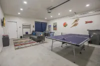 Spacious game house minutes to downtown Sandpoint and Schweitzer Mountain Hotels in Ponderay