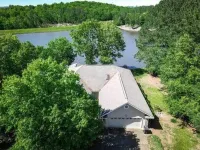 Lakefront Oasis! Golf Nearby - Private Dock - Dogs Hotels in 