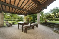 Le Macine, a wonderful ancient restored watermill with Pool Hotels in Volterra