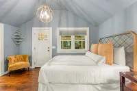 ❤️1937 Cabin near Lake Glenville - 50 Acre Estate - Private Hike & Views! 10⭐️ Hotels in Hamburg