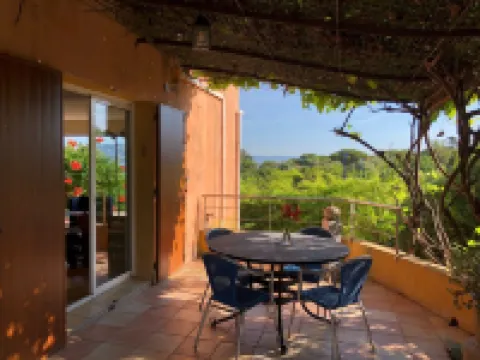 Holiday house in Giens with a fantastic view over the bay of Almanarre