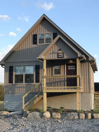 Custom Carriage House, country setting, minutes from Village of Saugerties Отели рядом с достопримечательностью «Napping Horse Farm»