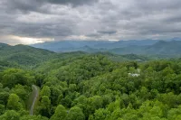New Renovated Bathrooms! 3Br Mountain Home Near Smoky Mtns, Game Room + Fire Pit