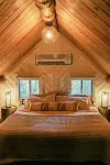 Modern romantic 2-bed log cabin in the forest