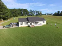NetZero 3 Bedroom Farmhouse on Blue Ridge Parkway Hotels in Floyd County