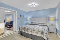 Newly renovated beachside condo - direct beach access