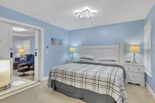 Newly renovated beachside condo - direct beach access