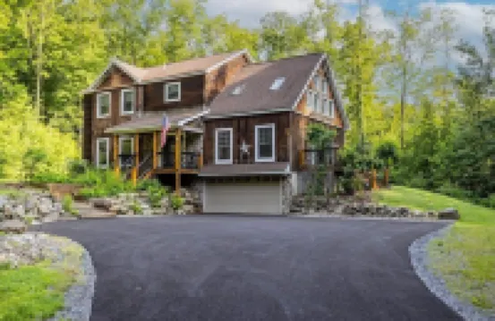 Cozy Adirondack Lodge in Lake George