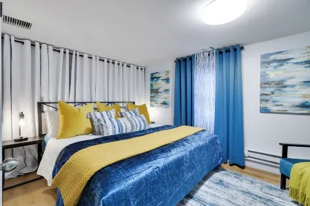 Pocono Family Farmhouse w/king bed and game room! Отели в г. Дреер Тауншип