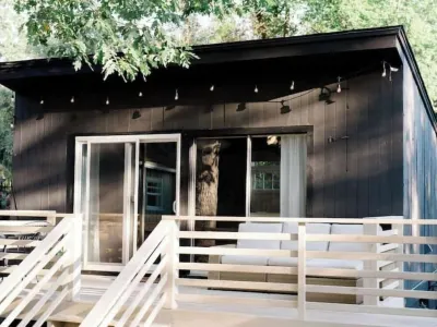 The Mac House - With a Hot Tub!
