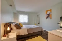 Just remodeled apartment close to airport and mall Hotels in 
