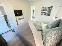 Windward modern new-build apartment near the beach *Wallbox*