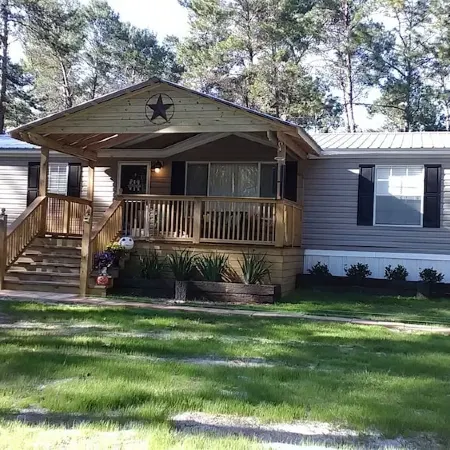 Quiet getaway in updated home in Fl state forest