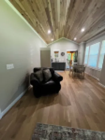 Viognier-Newly Constructed Cottage at Jones von Drehle with Master Suite