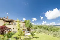 Old farmhouse surrounded by olive groves, near the village, 5 places, first floor, swimming pool