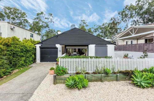 Somerset Dam Retreat - Relax & unwind. Sleeps 10 Hotels in Esk