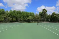 Cool Condo for Cozy Stay. Convenient Location, Pool, Gym, Golf.