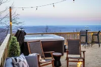 Designer Home w/ Incredible Views, Sleeps 16