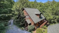 Treehouse feel, sleeps 10! Near Crystal Lake’s South Shore public beach and CSA.