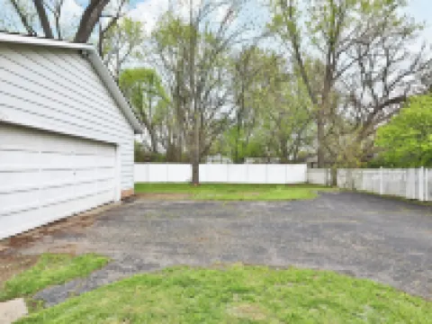 THE GOOD PLACE - Uptown Westerville's Premier Vacation Home - Colorful & Cozy Hotels in Westerville