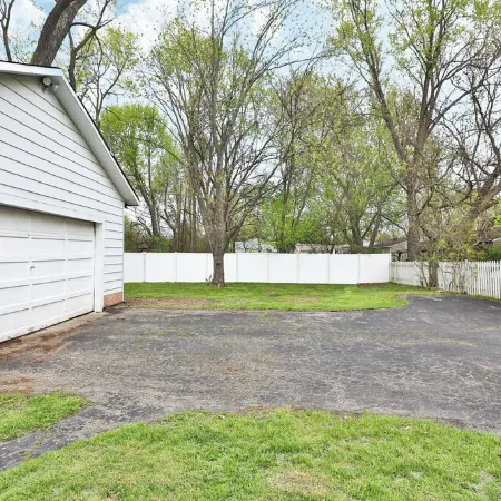 THE GOOD PLACE - Uptown Westerville's Premier Vacation Home - Colorful & Cozy
