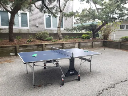 BEACH VIEWS FROM ALL 5 DECKS! HOT TUB! STEPS TO THE BEACH Отели рядом с достопримечательностью «Дьюи Бич»