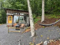 Mountaintop Glamping Cabin,Views! 藍嶺山道附近的飯店