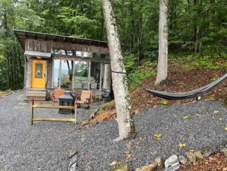 Mountaintop Glamping Cabin,Views! Отели рядом с достопримечательностью «Блу-Ридж-Паркуэй»