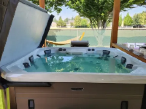 Beautiful Modern Farmhouse Hotels in Keizer