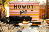 Heated Pool-Sleeps 10-Fire Pit- 2miles Downtown!