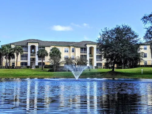 Beautiful Lake View Condo. Close to Disney