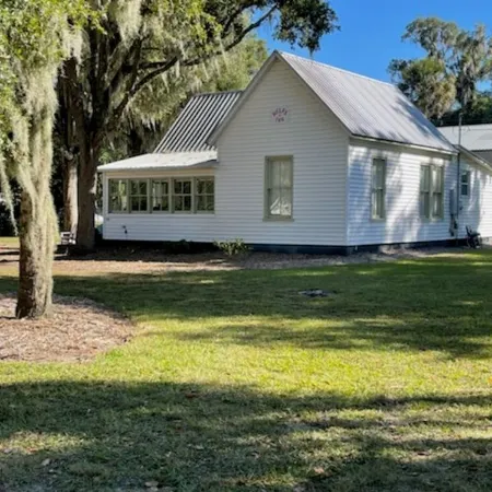 Charming 1930's house only a few blocks from the St. Johns River!