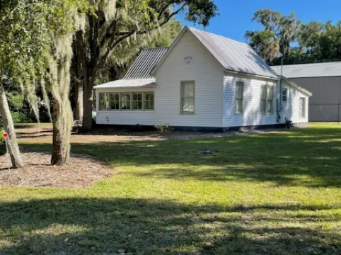 Charming 1930's house only a few blocks from the St. Johns River!