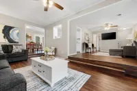 Amy Ln-Newly Remodeled Home w/ Outdoor Dining Area