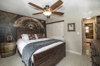 Gulfport Beach Vacation Rental, 2 Bedroom WINE CELLAR THEMED, 5 Star Beach House