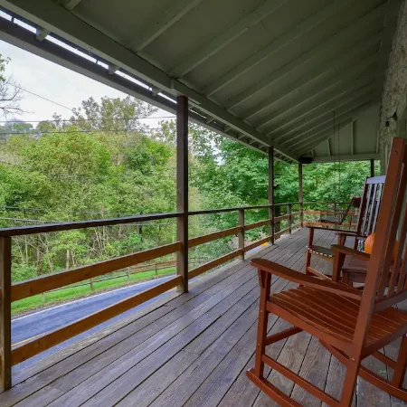 The Trolley House - A Romantic Getaway / 1 Bedroom / 1 Bath / 2 Beds