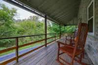 The Trolley House - A Romantic Getaway / 1 Bedroom / 1 Bath / 2 Beds