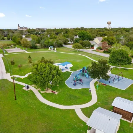 Downtown Georgetown Retreat for the family or entertaining. Pet-Friendly!