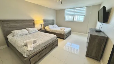 Sunny Isles, Ocean Reserve, 14th floor. Oceanview! Parking included Sunny Beach Billiards 주변 호텔