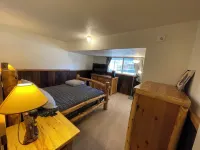 New Cozy Home w/ Mountain View