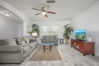 Stunning Fully Remodeled House with Heated Pool! 30%OFF Hotels in Bee Ridge