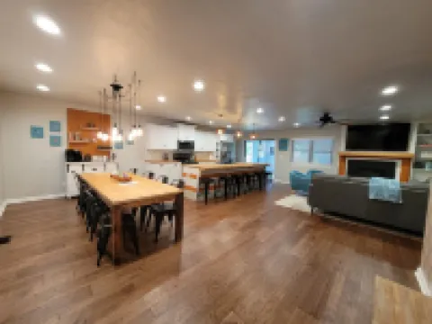 K Street Retreat: Minutes to MB Trails, Downtown