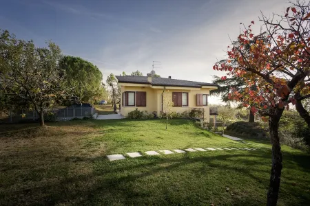 Apartment in a two-family villa with panoramic views of Lake Garda