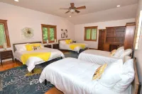 Beautiful, Comfortable River Retreat surrounded by Trees