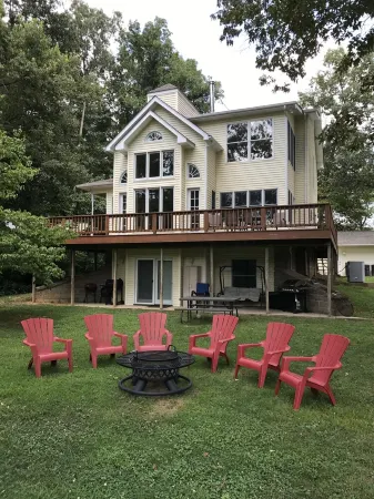 Beautiful Home On The White River Next Door to Wildcat Shoals Public Access Ramp
